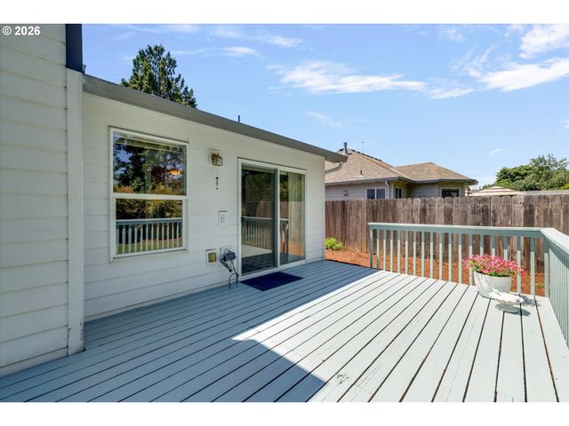 18918 HIGHLAND Dr, Oregon City, OR 97045