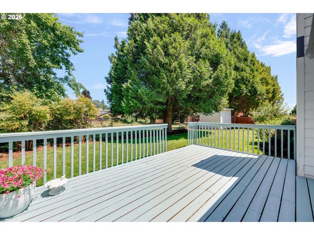 18918 HIGHLAND Dr, Oregon City, OR 97045