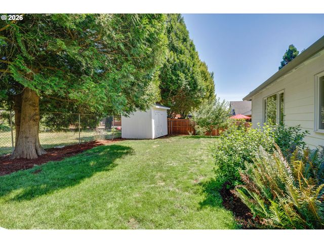 18918 HIGHLAND Dr, Oregon City, OR 97045