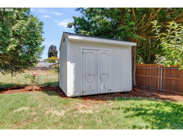 18918 HIGHLAND Dr, Oregon City, OR 97045