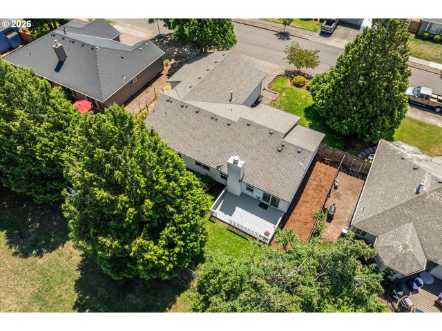 18918 HIGHLAND Dr, Oregon City, OR 97045