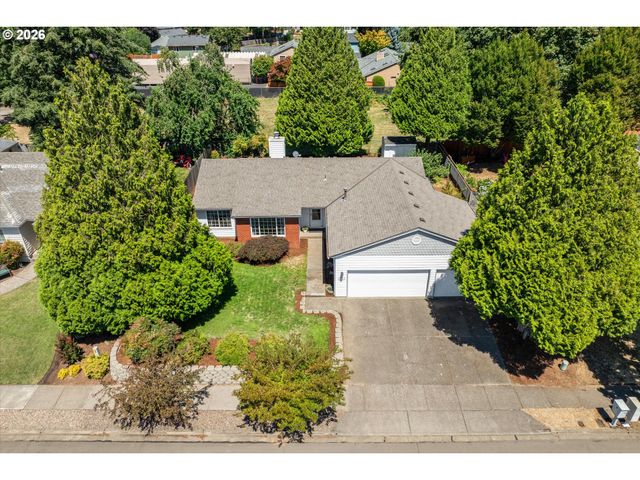 18918 HIGHLAND Dr, Oregon City, OR 97045