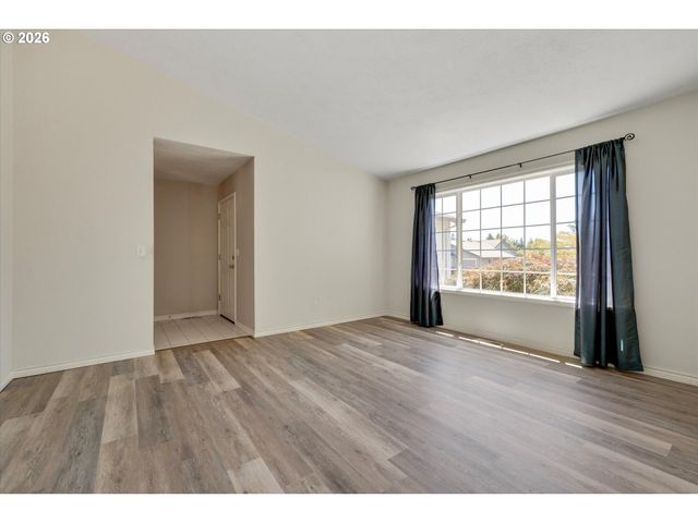 18918 HIGHLAND Dr, Oregon City, OR 97045