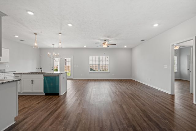 26 Mimosa Dr, Decherd, TN 37324