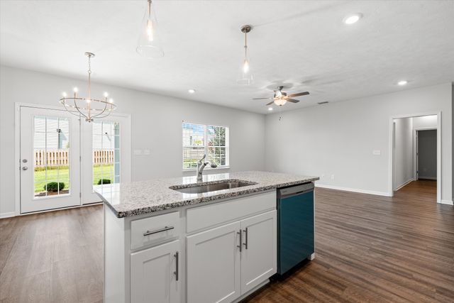 26 Mimosa Dr, Decherd, TN 37324