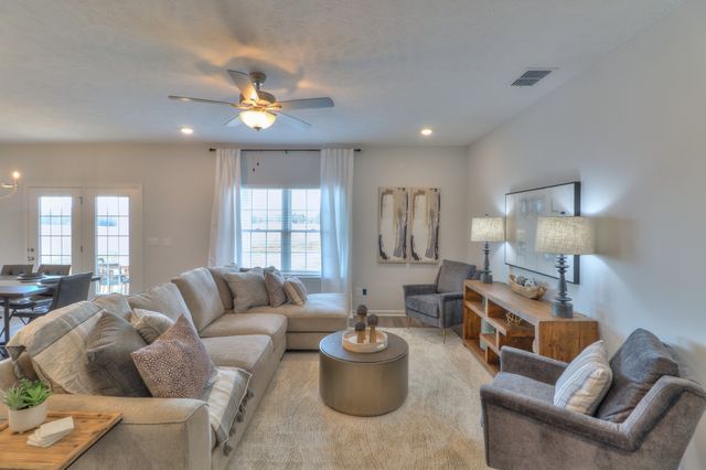 26 Mimosa Dr, Decherd, TN 37324