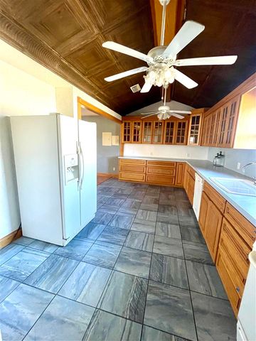 609 Meadow Lane, Frederick, OK 73542