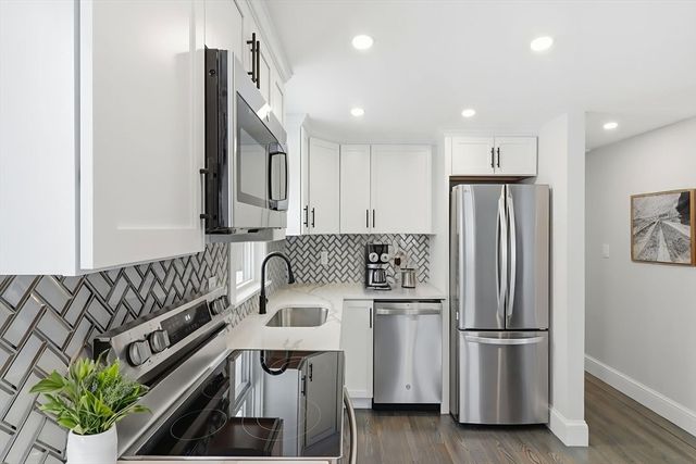 24 Hazelmoor Rd, Yarmouth, MA 02664