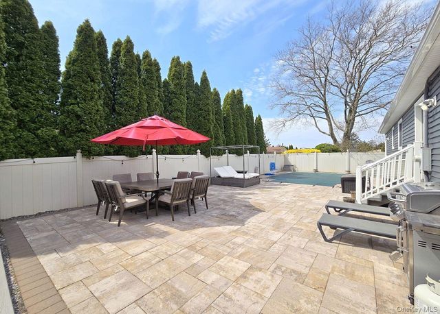 22 Clifford Drive, Farmingdale, NY 11735