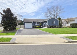 22 Clifford Drive, Farmingdale, NY 11735