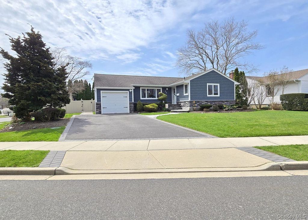 22 Clifford Drive, Farmingdale, NY 11735