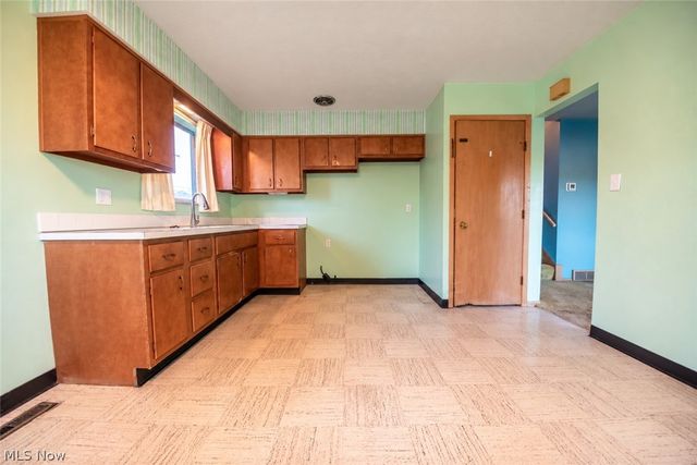 6498 Edgehurst Drive, Brook Park, OH 44142