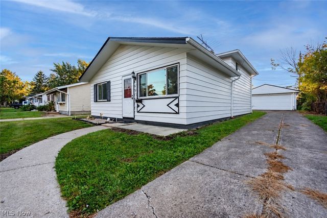 6498 Edgehurst Drive, Brook Park, OH 44142