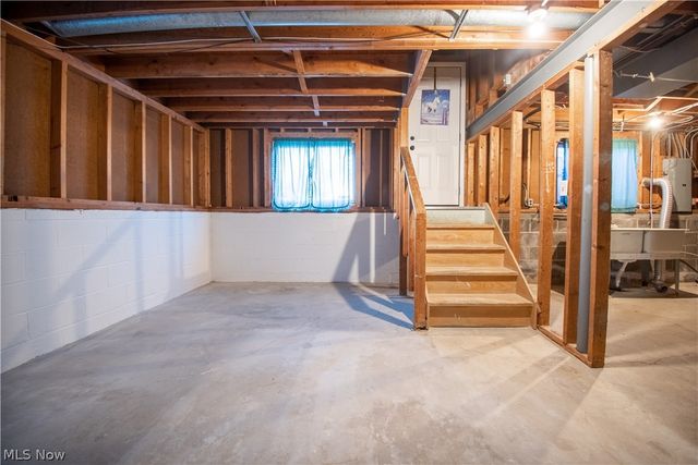 6498 Edgehurst Drive, Brook Park, OH 44142