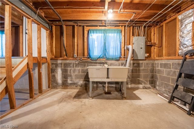6498 Edgehurst Drive, Brook Park, OH 44142