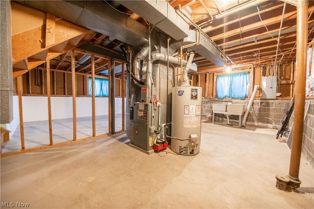 6498 Edgehurst Drive, Brook Park, OH 44142