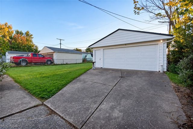 6498 Edgehurst Drive, Brook Park, OH 44142
