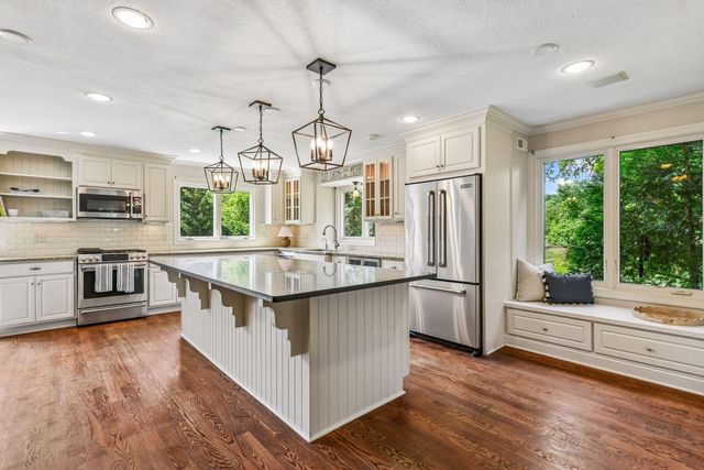 2775 White Oak Circle, Orono, MN 55356
