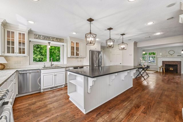 2775 White Oak Circle, Orono, MN 55356