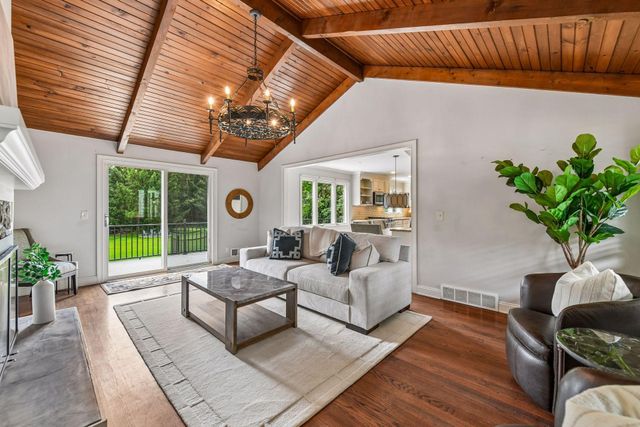 2775 White Oak Circle, Orono, MN 55356