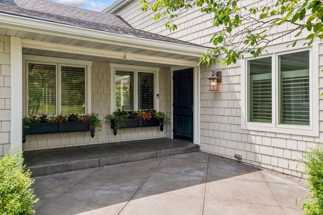 2775 White Oak Circle, Orono, MN 55356