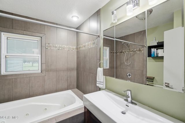 1451 Cass Road, Maumee, OH 43537