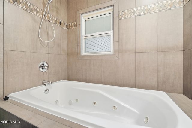 1451 Cass Road, Maumee, OH 43537