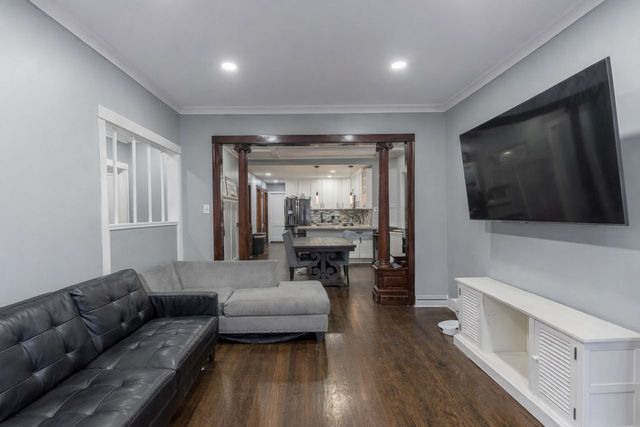 3402 W Lexington Street, Chicago, IL 60624