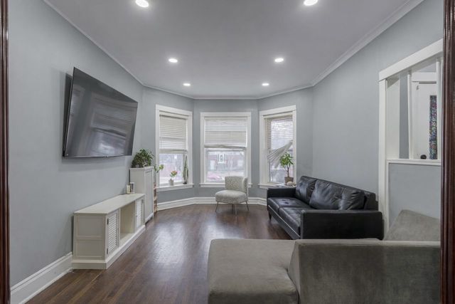 3402 W Lexington Street, Chicago, IL 60624