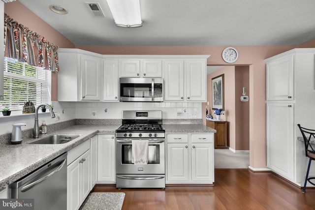 2 CLIFFORD DR, Mount Laurel, NJ 08054