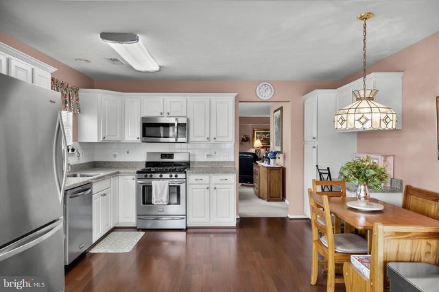 2 CLIFFORD DR, Mount Laurel, NJ 08054
