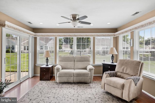 2 CLIFFORD DR, Mount Laurel, NJ 08054