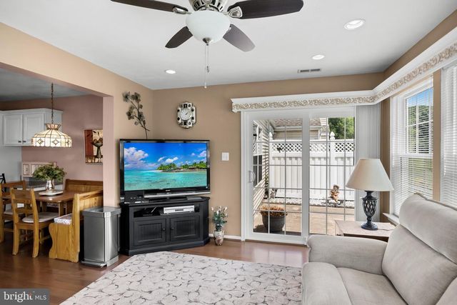 2 CLIFFORD DR, Mount Laurel, NJ 08054