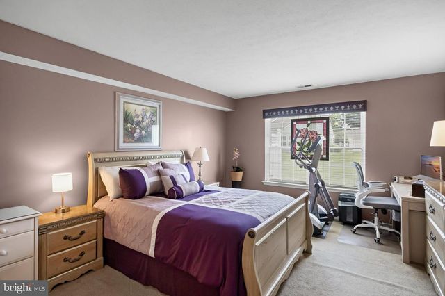 2 CLIFFORD DR, Mount Laurel, NJ 08054