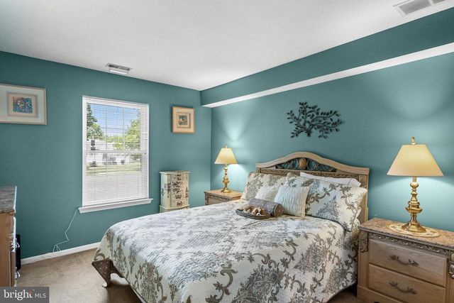 2 CLIFFORD DR, Mount Laurel, NJ 08054