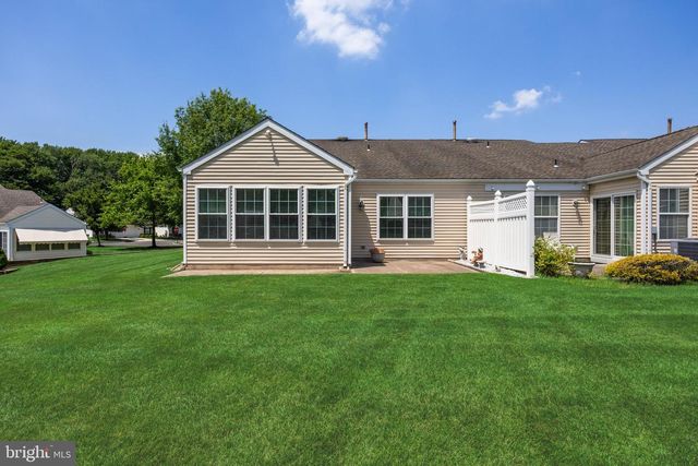2 CLIFFORD DR, Mount Laurel, NJ 08054