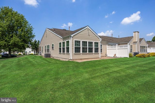 2 CLIFFORD DR, Mount Laurel, NJ 08054