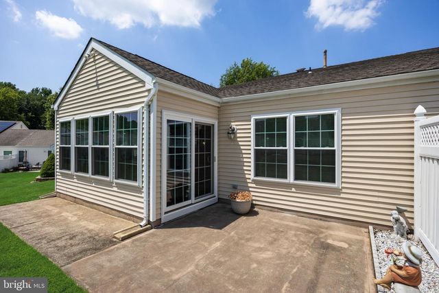 2 CLIFFORD DR, Mount Laurel, NJ 08054