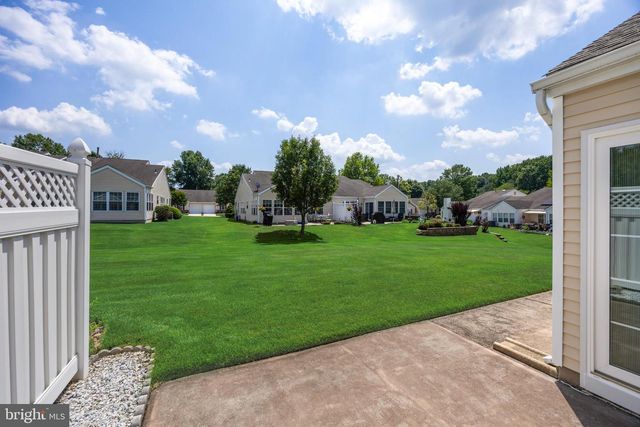 2 CLIFFORD DR, Mount Laurel, NJ 08054
