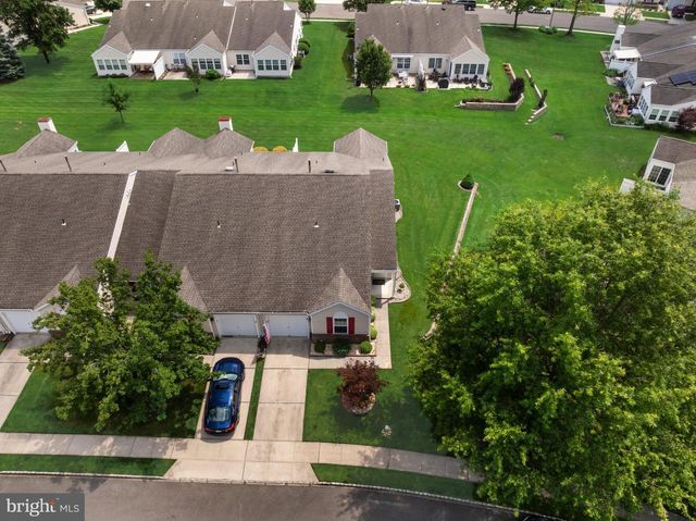 2 CLIFFORD DR, Mount Laurel, NJ 08054