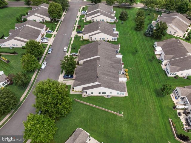 2 CLIFFORD DR, Mount Laurel, NJ 08054