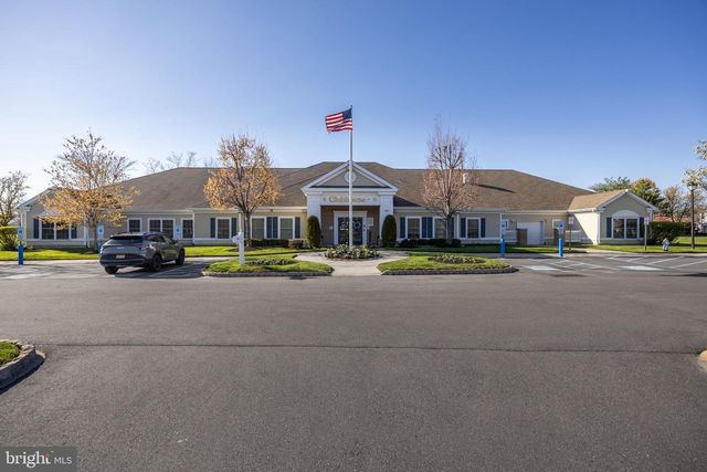2 CLIFFORD DR, Mount Laurel, NJ 08054