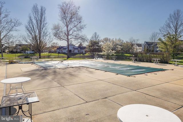 2 CLIFFORD DR, Mount Laurel, NJ 08054