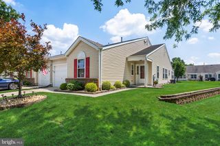 2 CLIFFORD DR, Mount Laurel, NJ 08054
