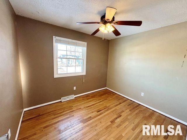 107 Park Lane Circle, Eldridge, IA 52748