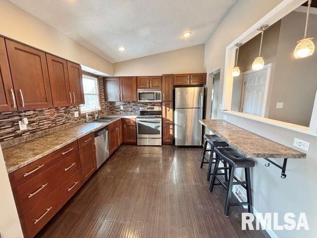 107 Park Lane Circle, Eldridge, IA 52748