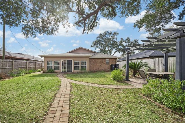 6319 Crestside Drive, Pasadena, TX 77505