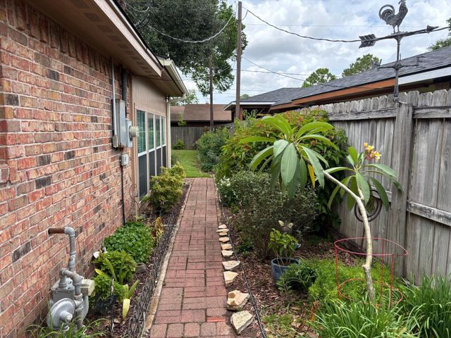 6319 Crestside Drive, Pasadena, TX 77505