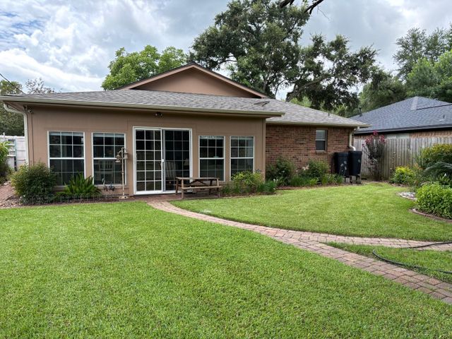 6319 Crestside Drive, Pasadena, TX 77505