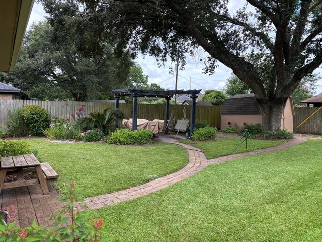 6319 Crestside Drive, Pasadena, TX 77505